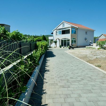 Apartment Lana Bristivica ภายนอก รูปภาพ