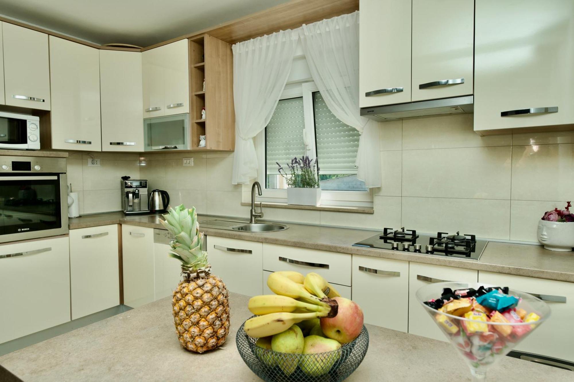 Apartment Lana Bristivica ภายนอก รูปภาพ