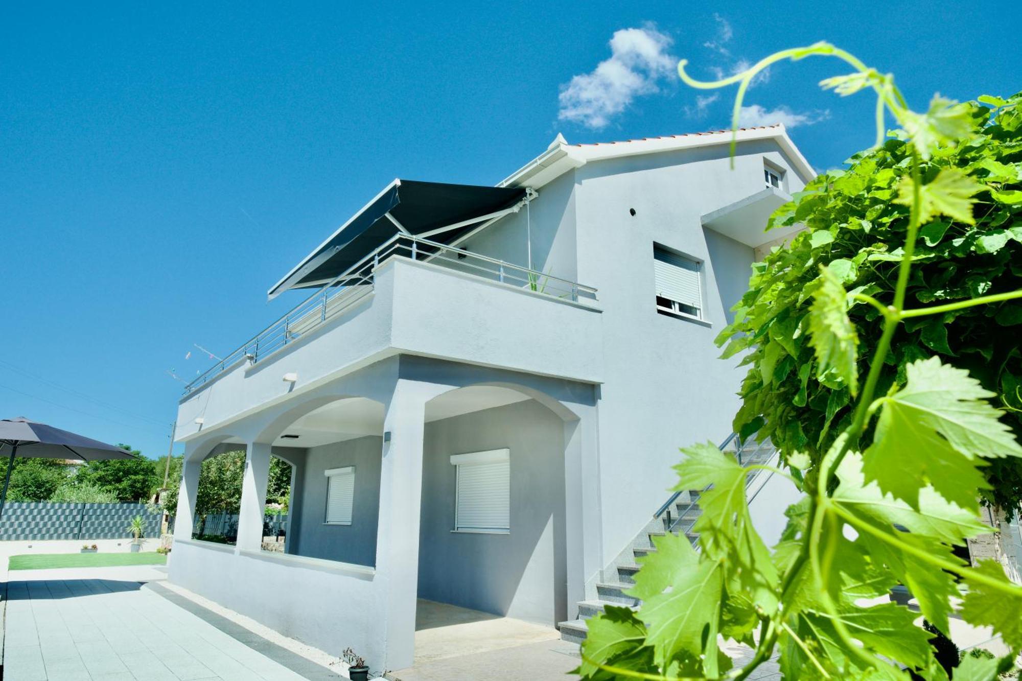 Apartment Lana Bristivica ภายนอก รูปภาพ