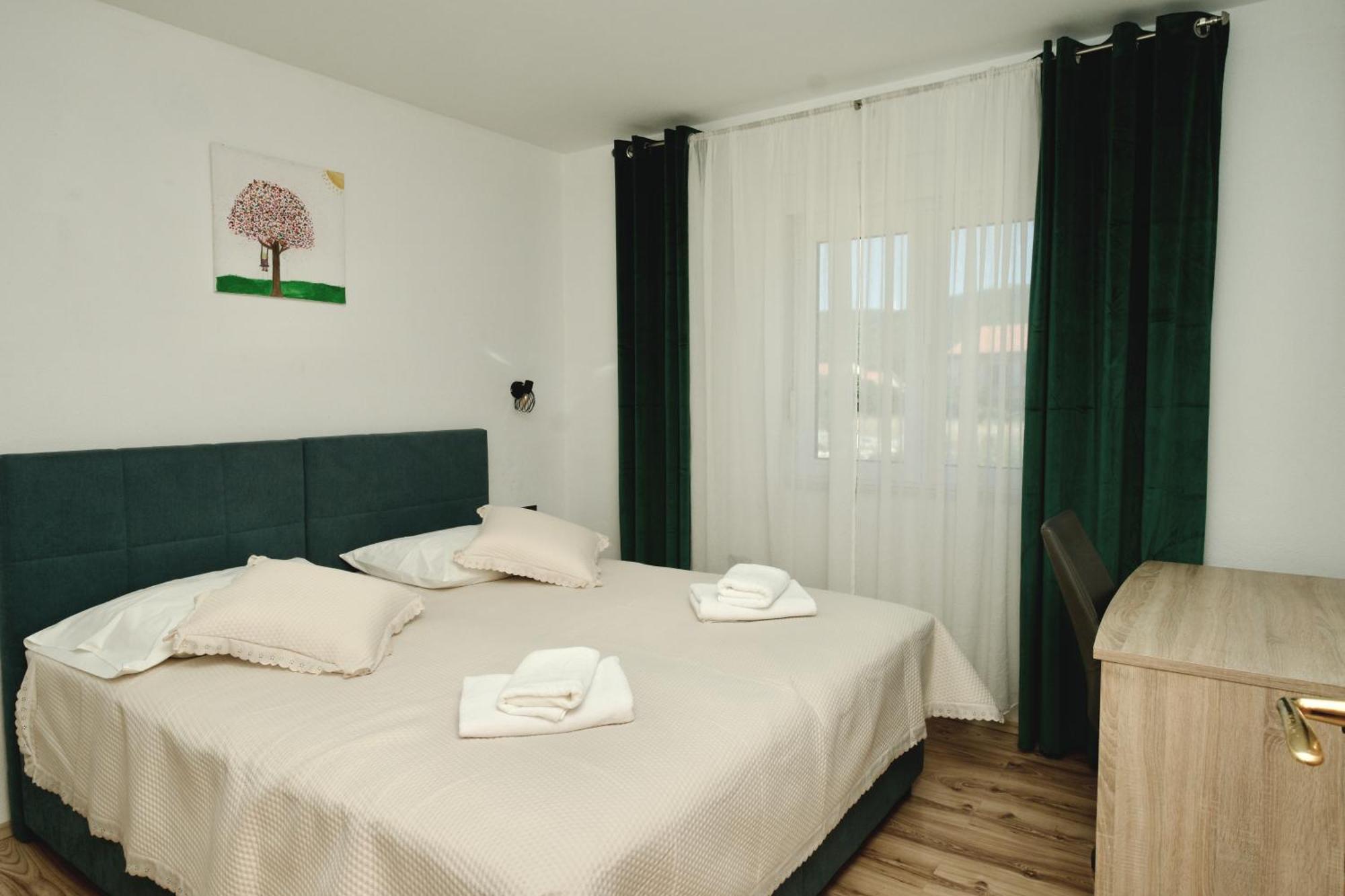 Apartment Lana Bristivica ภายนอก รูปภาพ